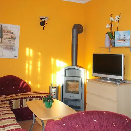 Holiday home 2 Bedroom Lovely In Fuhlendorf