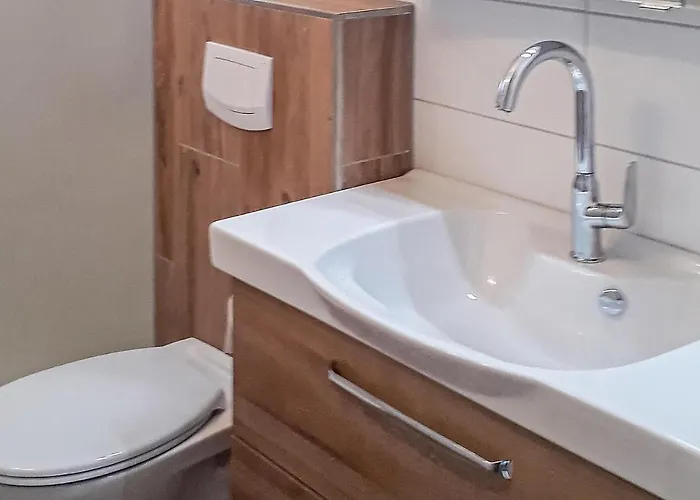 Prázdninový dům 2 Bedroom Lovely In *